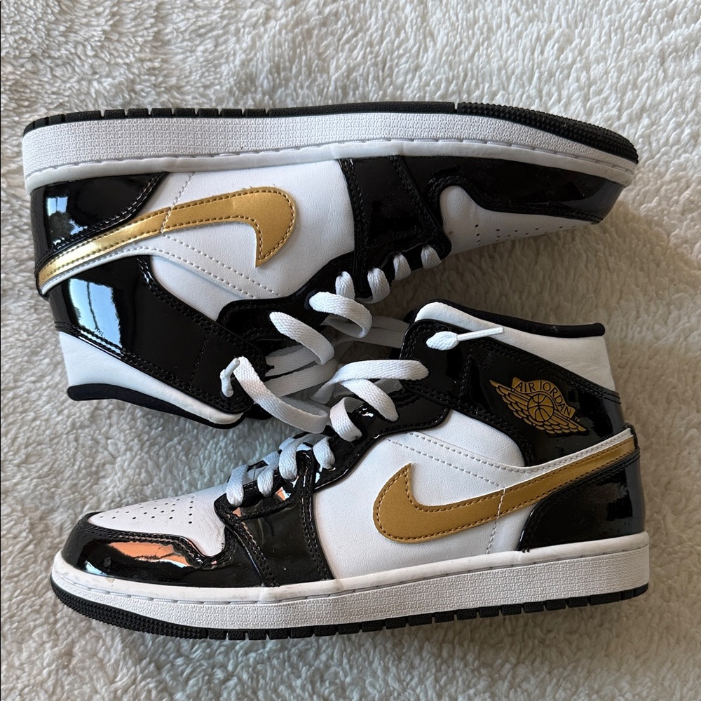 Nike Women's Sneakers Black Gold White